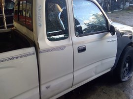 1996 TACOMA, WHITE, LX, EXTD CAB, 2.4L, AT, 2WD. Z25931